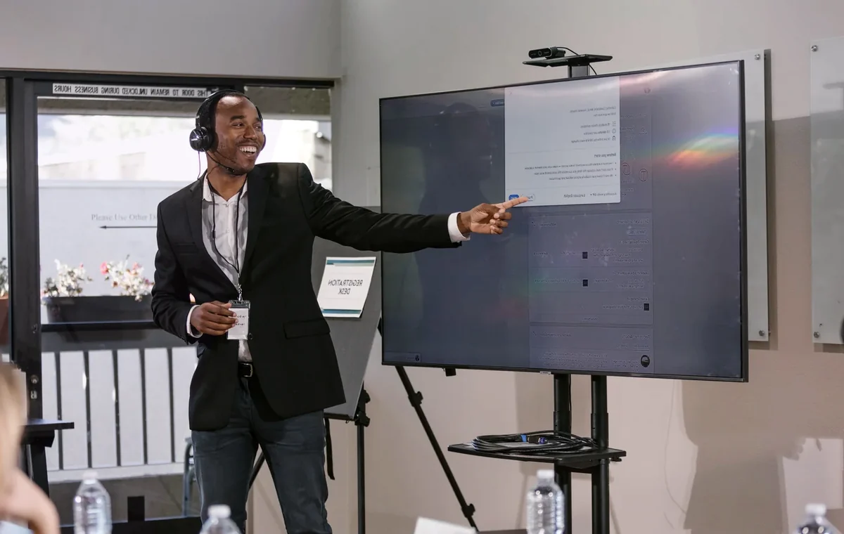 Presenter speaking in a professional program